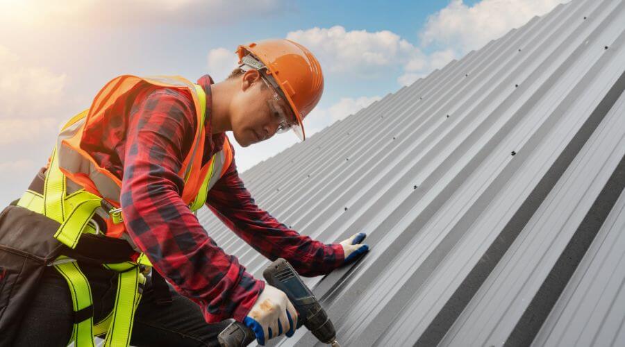 Professional gutter cleaning in Modesto, IL